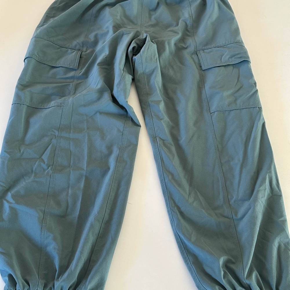 Athleta Girl Run Free Cargo Jogger Pants